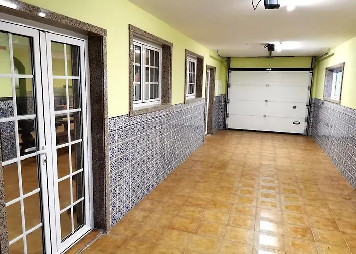 Nina23 - Garagem Gratuita אבאירו